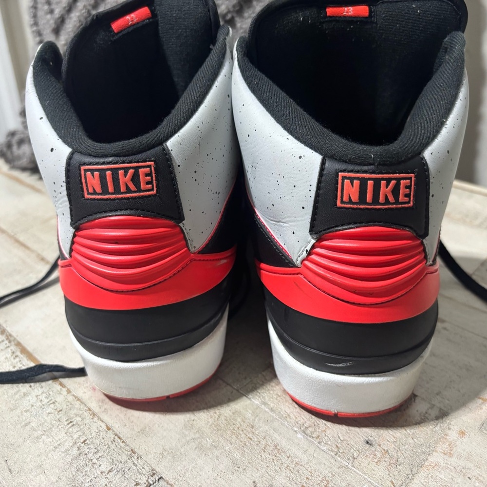 Nike AirJordan Retro 2 385475-023- Size 12 - Picture 5 of 8
